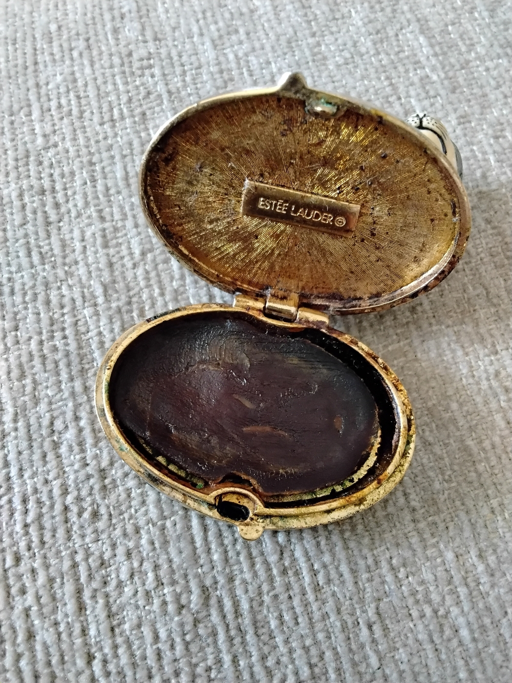 Estée Lauder Sleeping Cat Solid Perfume Compact Trinket Box. - Picture 2 of 4